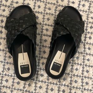 Excellent condition Dolce Vita slide. Black size 8.5
